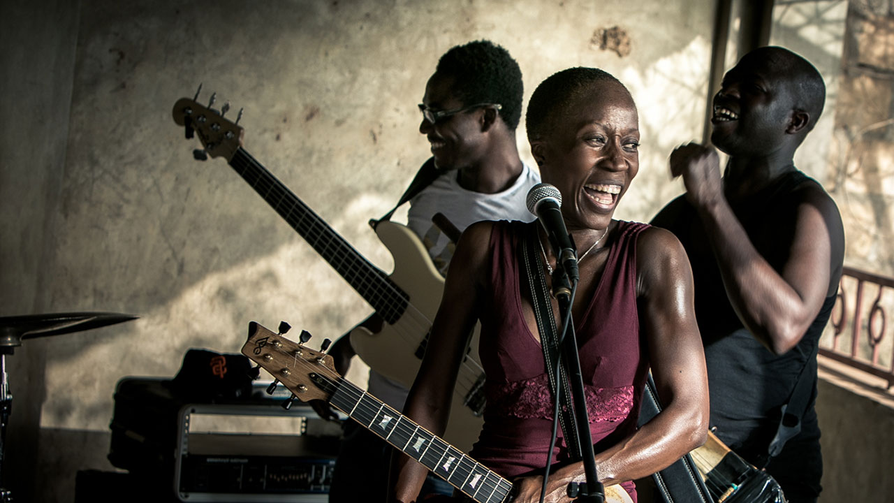 ERRO TA BERRI – Rokia Traoré, Rivière Noir, Show Of Hands, Bluegrass, Deolinda…