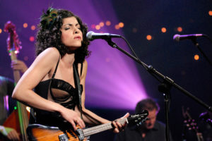 Carrie-Rodriguez-live-h