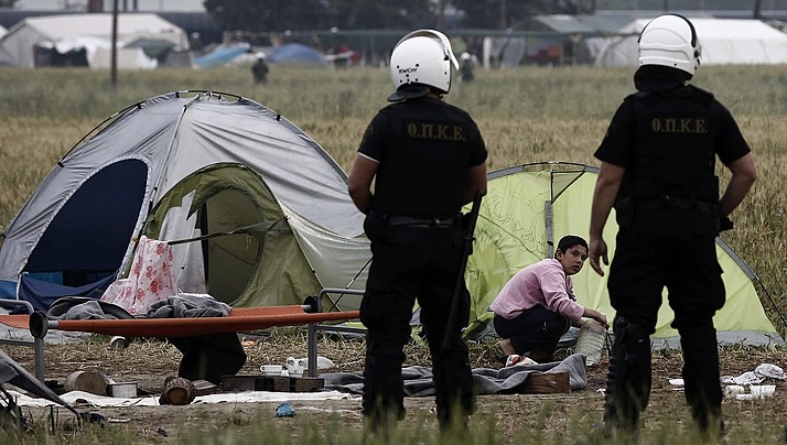 TERTULIA: Idomeni hustuta, zein izango da errefuxiatuen patua orain?