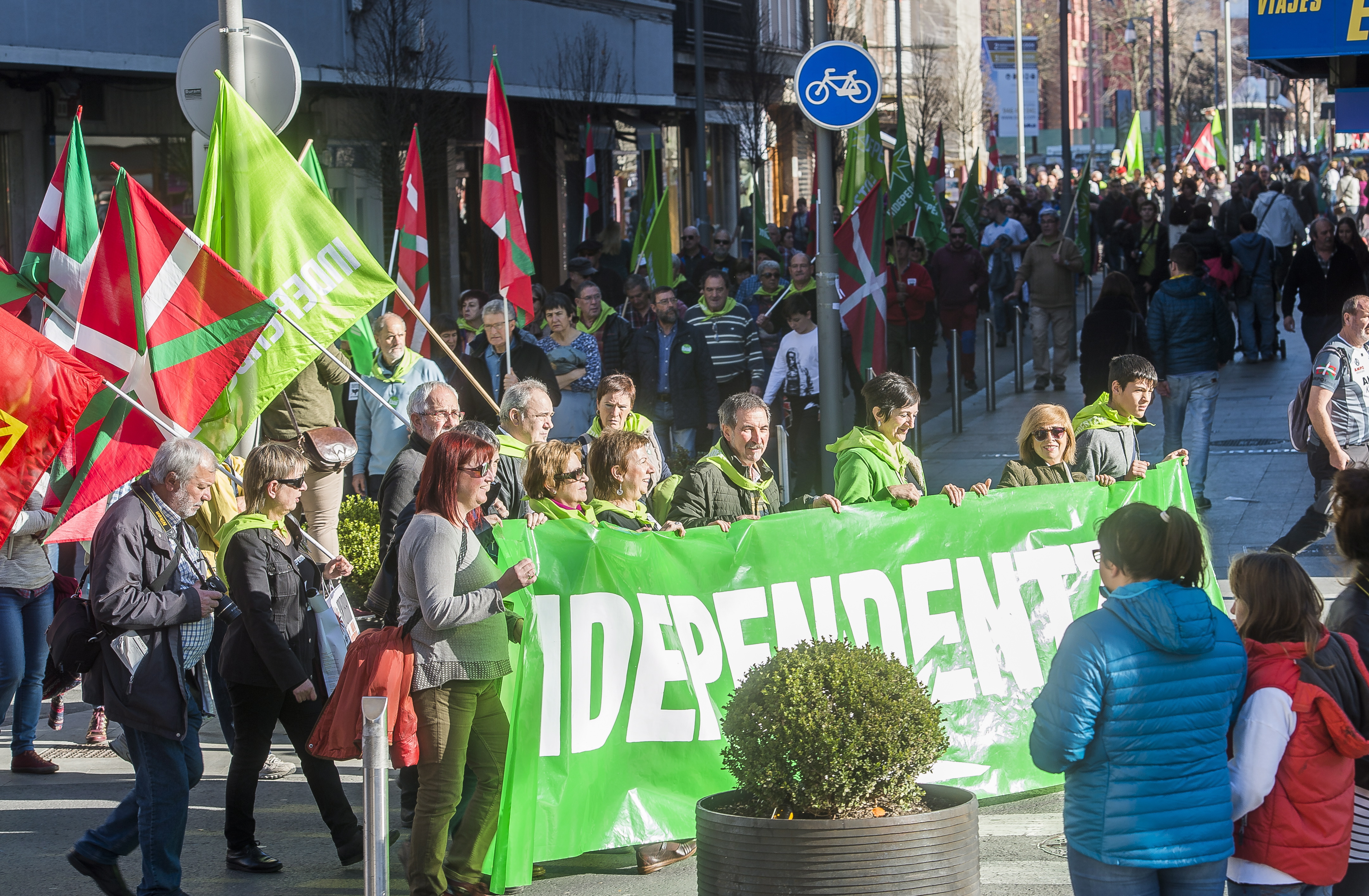 TERTULIA: Espainiako Konstituzioa arrotza bazaigu, zein da independentziarako gure bidea?