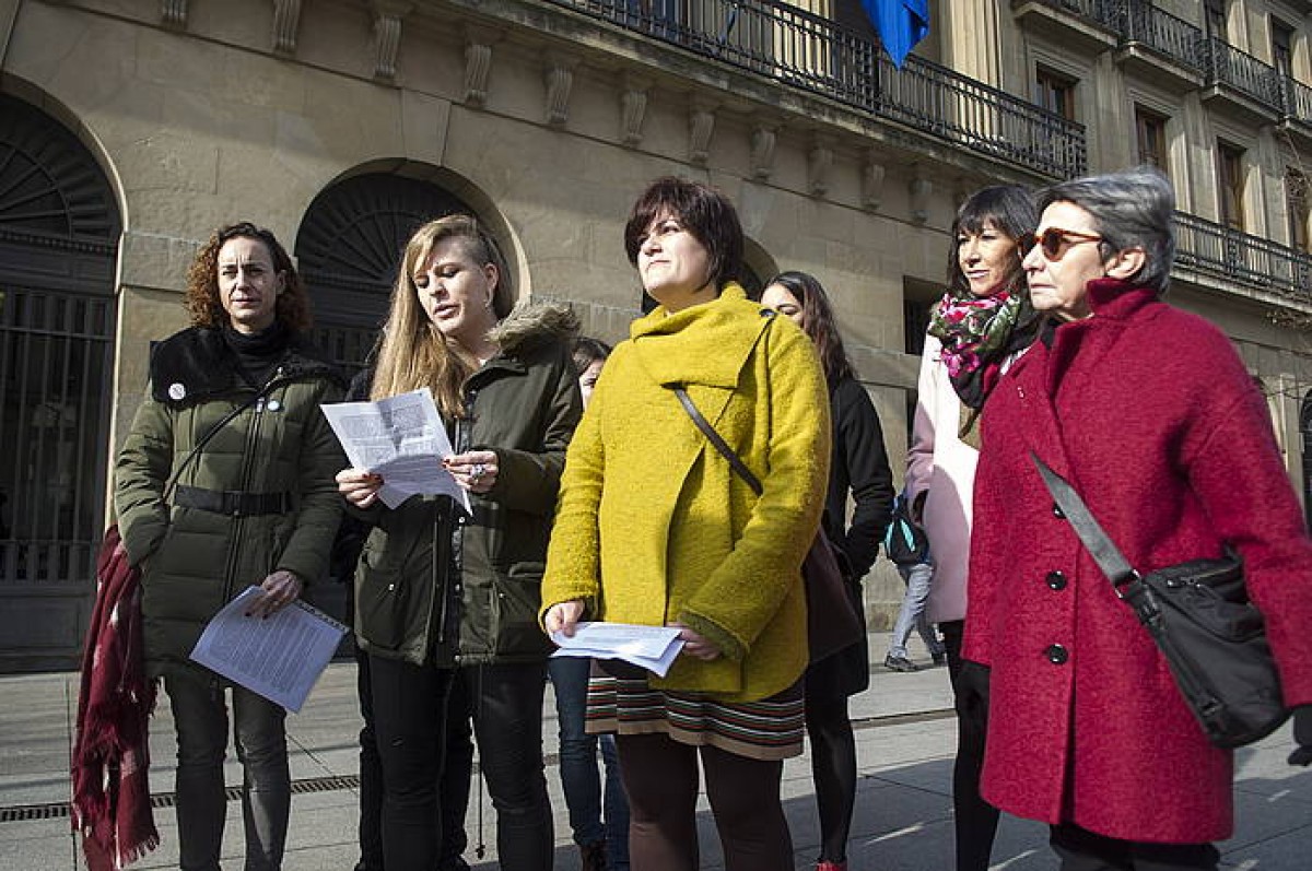 ‘Bilgune kontari’: abortu eskubide unibertsala, Lilatoiaren ordutegia eta emakume palestinarrak