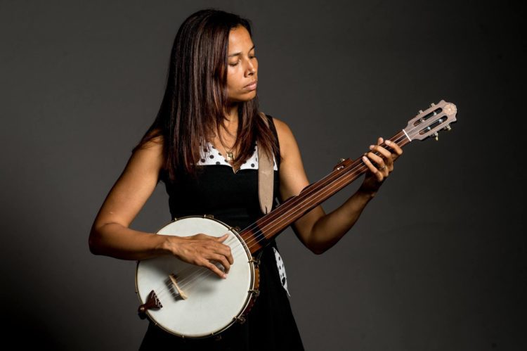 ERRO TA BERRI – Rhiannon Giddens, Valerie June, Jesca Hoop, Laura Veirs, Laura Marling, Lou Topet, Izaki Gardenak…