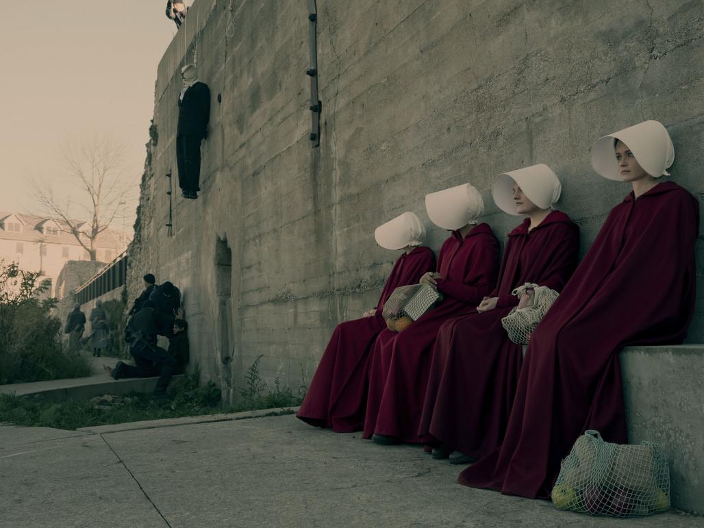 “The handmaid’s tale” telesailari begirada feminista bat, Pikarako Maria Castejonen eskutik