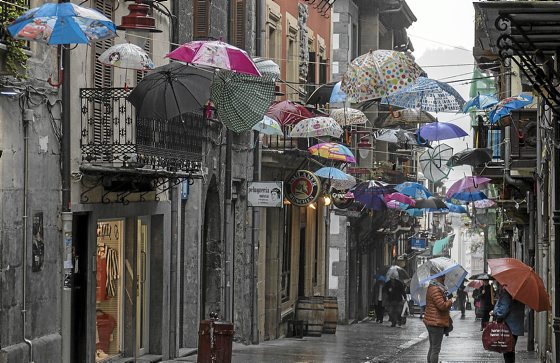 Gaur8ren aurrerapena | Gasteizko Gaztetxeak 30 urte liburua, Bartzelonako Raval auzoko itxialdia eta Baietz Hernanik! kanpaina