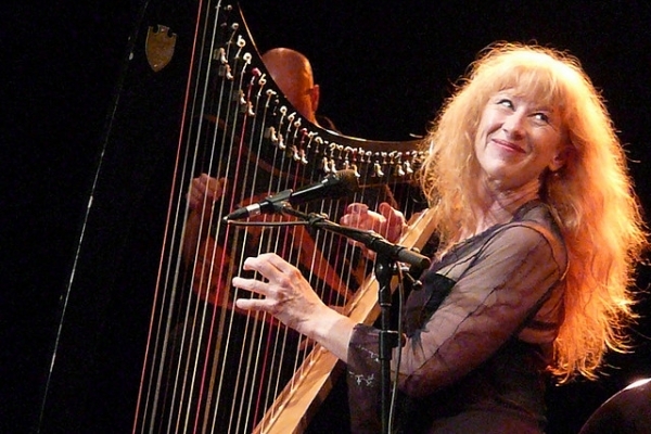 ERRO TA BERRI – Loreena McKennitt, Eliza Carthy, Ry Cooder, Gill Landry, Pokey LaFarge, Tomatito…