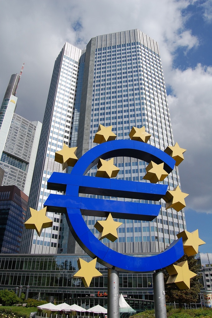 EKONOMIA | Europako Banku Zentralaren politika hedatzaileak; ordezkari sindikalak; eta Arantxa Tapiaren adierazpenak