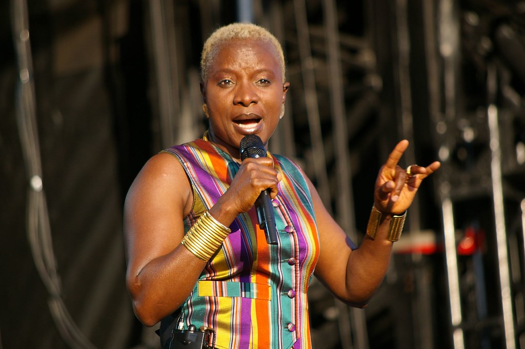 SORMENAREN TARTEA | Angelique Kidjo, Bassekou Kouyate eta Mdou Moctar