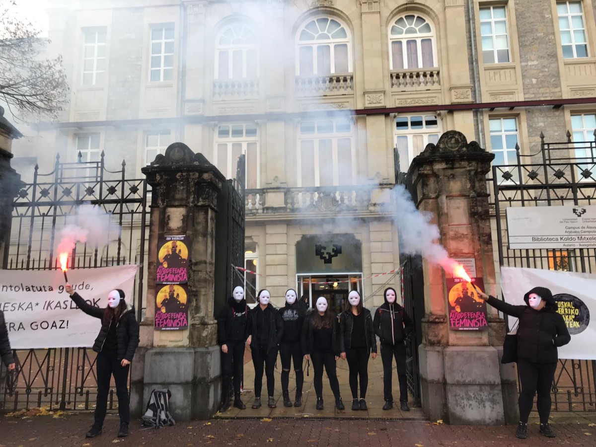 Autodefentsa feministaren aldarria egin dute EHko neska* gazteek biolentzia patriarkalaren aurrean