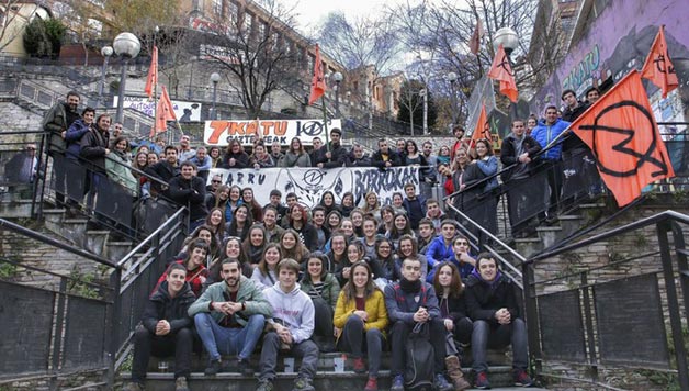 POTTO: Bilboko 7katu gaztetxearen 13.  bertso-jaialdia ETA Arrigorriagan, Bilboaldeko bertso-eskolen topaketa