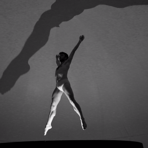 IRRATIEN TARTEA | Mallandain Ballet Biarritzek Elirale konpainiarekin antolatutako “Gaualdi partekatuak”en berri, Antxeta irratiaren eskutik