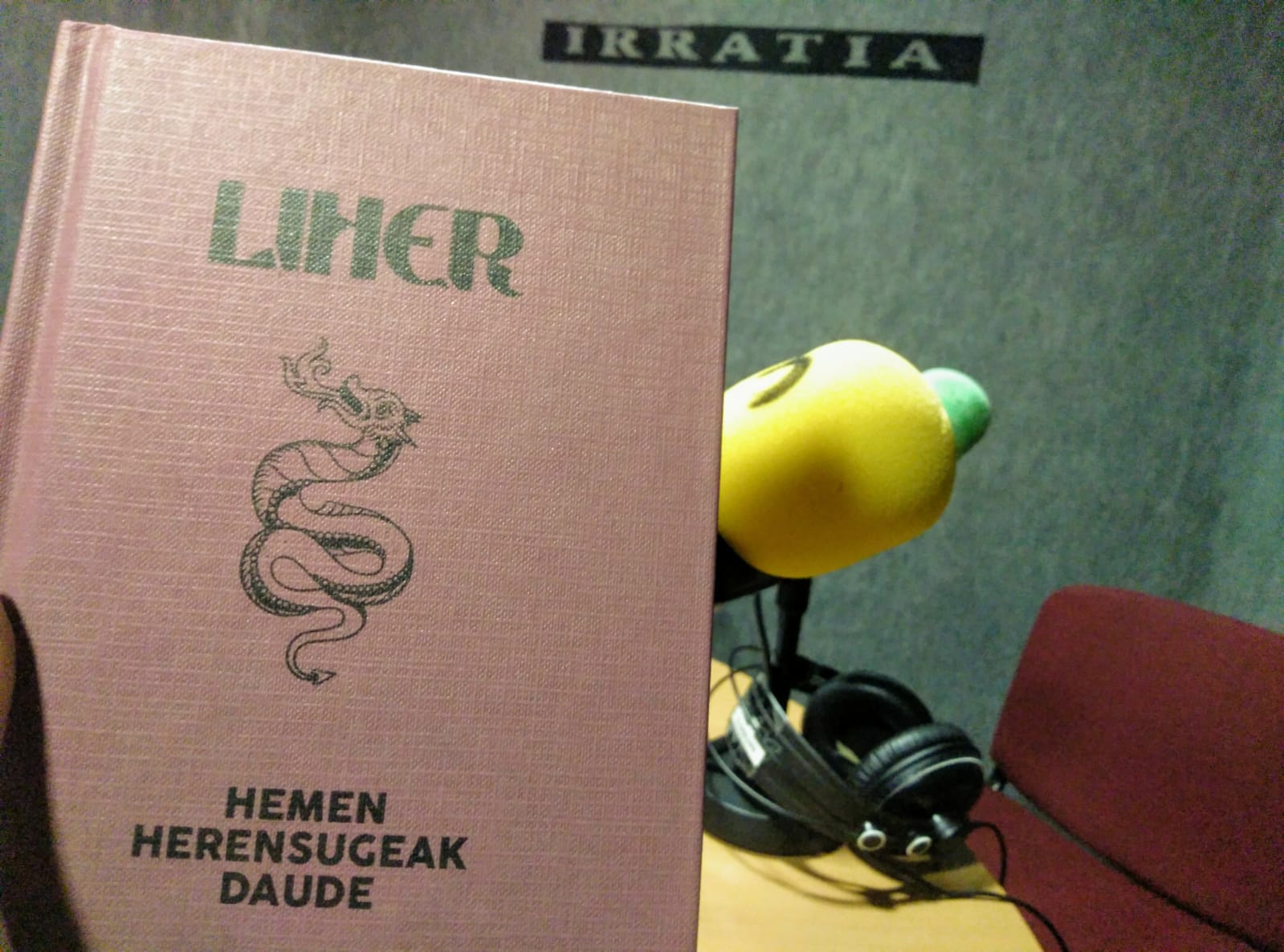 “Hemen herensugeak daude” lana kaleratu berri du Liher taldeak