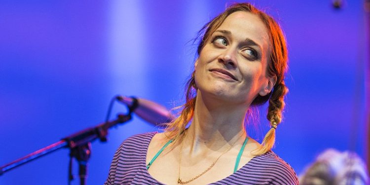 ADI – Fiona Apple: 8 urte eta “Fetch the Bolt Cutters” disko bikaina plazaratzen du