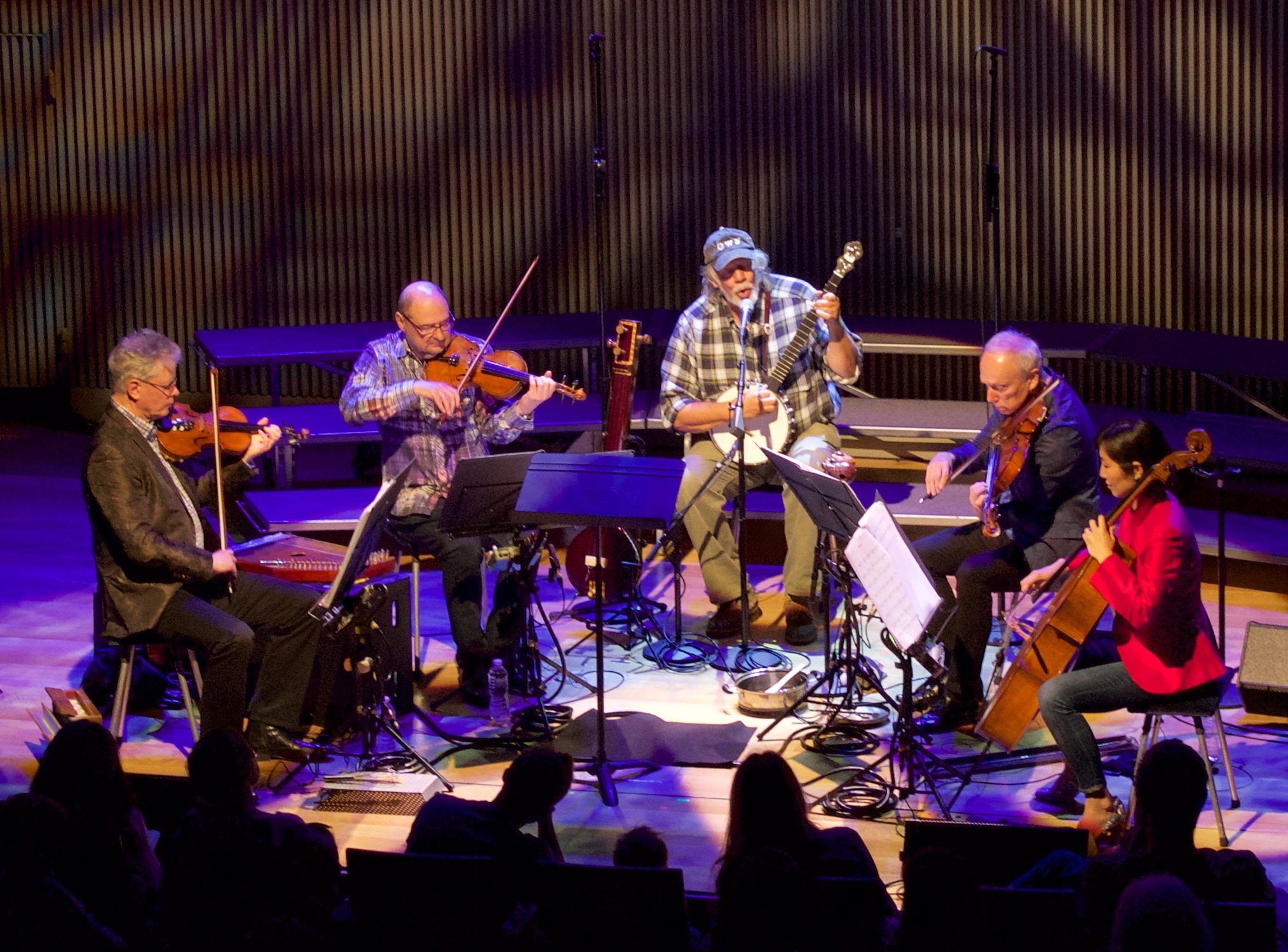 ERRO TA BERRI – Kronos Quartet, Gustavo Santaolalla, Amado Risueño, Las Áñez…