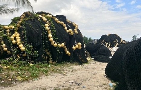 Berdin birziklatzen dira itsasoan eta lehorrean dauden plastikoak?