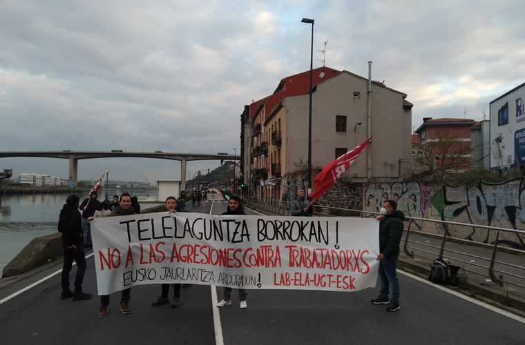 LANAREN EKONOMIA: Tele laguntza greban,militatzearen pribilegioak besteak beste