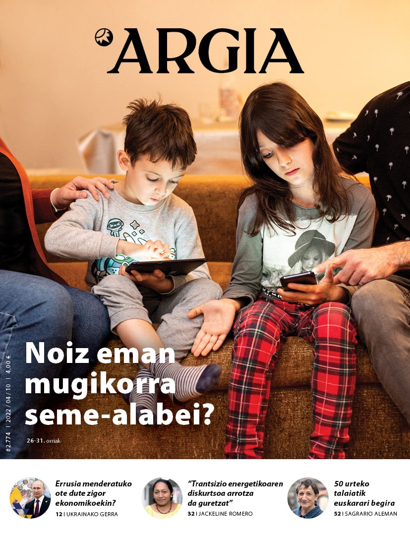 ARGIA AURRERAPENA | Noiz eman mugikorra seme-alabei, asteko argazkia eta Jackeline Romero Epiayu-ri elkarrizketa