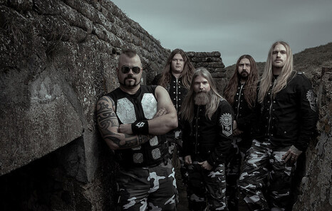 Suediako Sabaton heavy/power metal taldearen urratsak segika