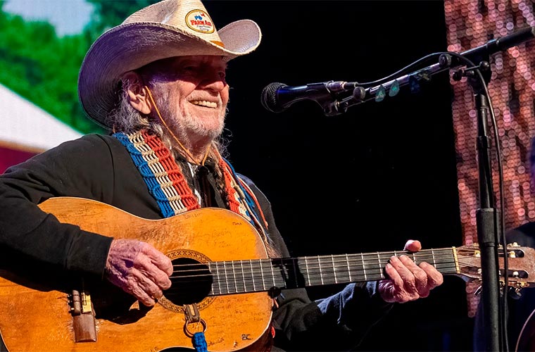 SOINUGELA: Glam abestiak, Gene Clarken kantuak, Willie Nelson, Grateful Dead zuzenean