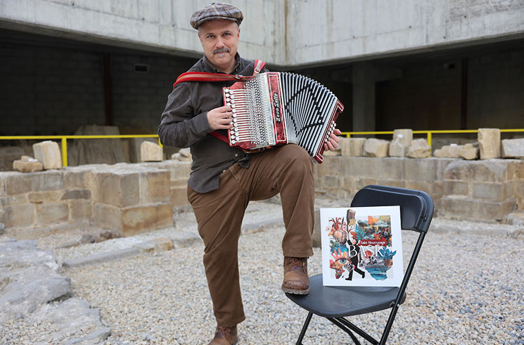 PIPERPOLIS: Xabi Aburruzaga trikitilariak BASK izeneko disko berria aurkeztu digu