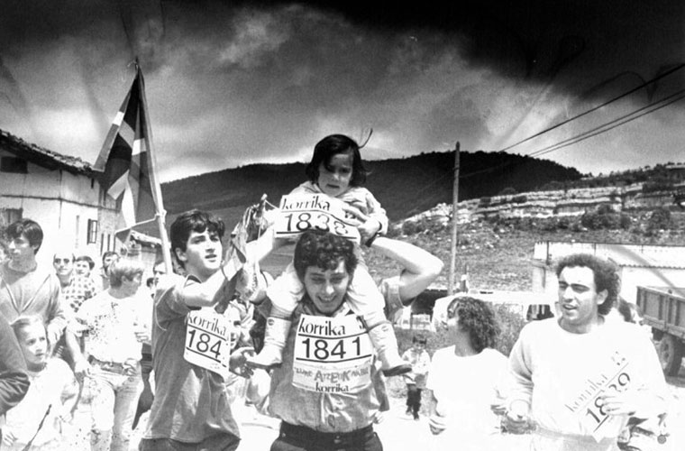 KIROL ESKIROL: KORRIKA ekimenean aritu gara gaurkoan, baina ez lasterka.